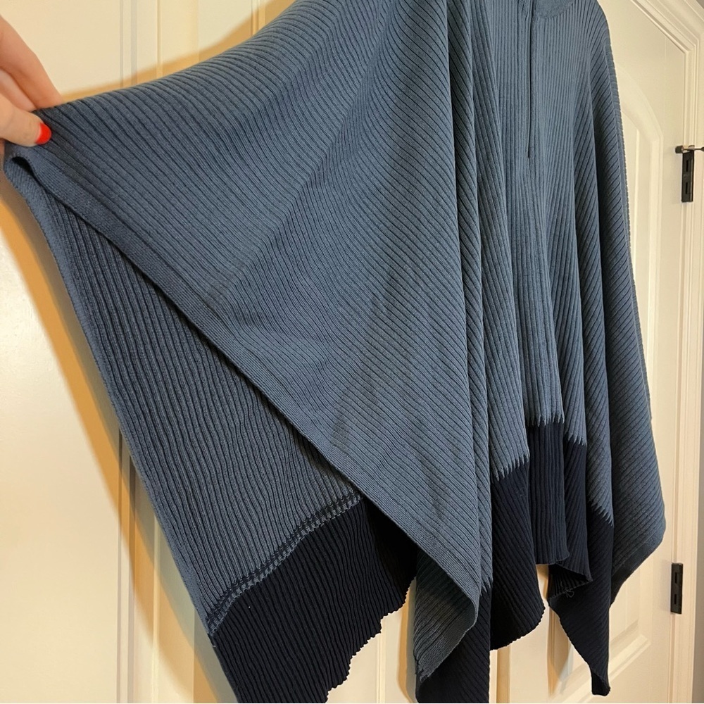 Lululemon On The Go Poncho Women’s Knit One Size Blue Navy Ribbed Merino Wool - Picture 6 of 10